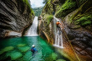 Canyoning Pyrénées : sensations fortes au cœur des Gaves