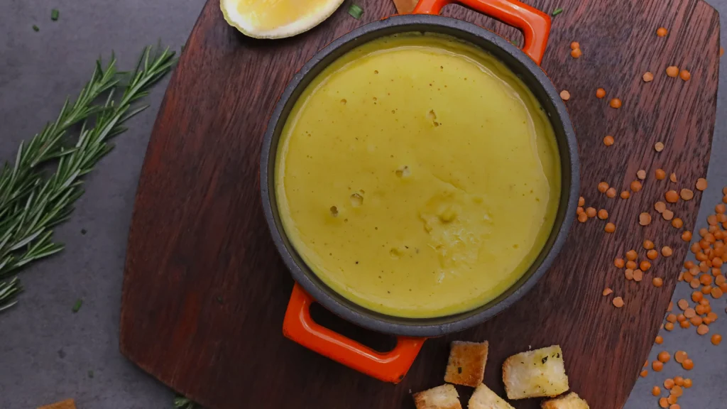 Velouté de lentilles corail en cocotte